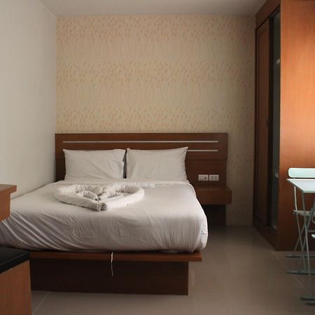 Coffee Mania House Otel Phuket Dış mekan fotoğraf